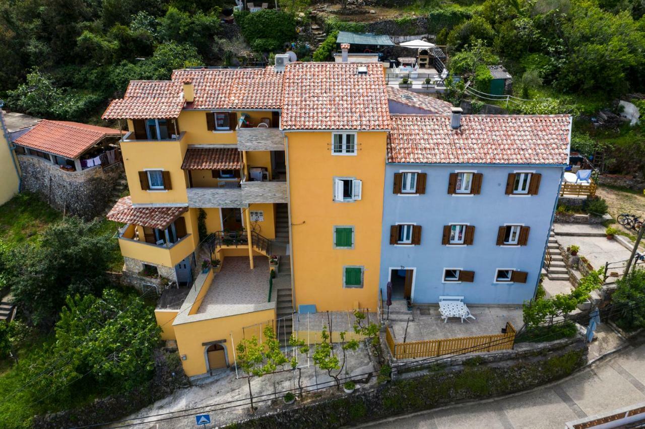 Apartments And Rooms Roberto B. วาลุน ภายนอก รูปภาพ