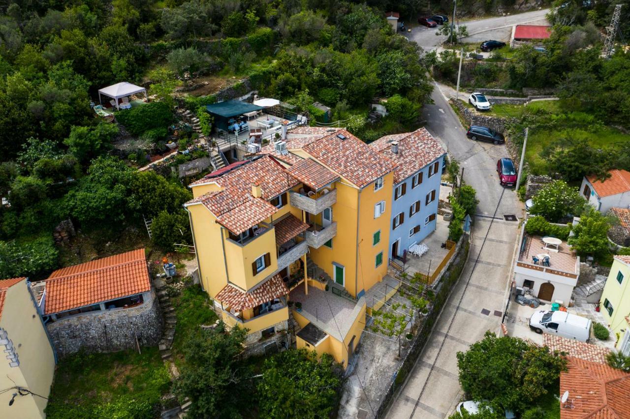 Apartments And Rooms Roberto B. วาลุน ภายนอก รูปภาพ