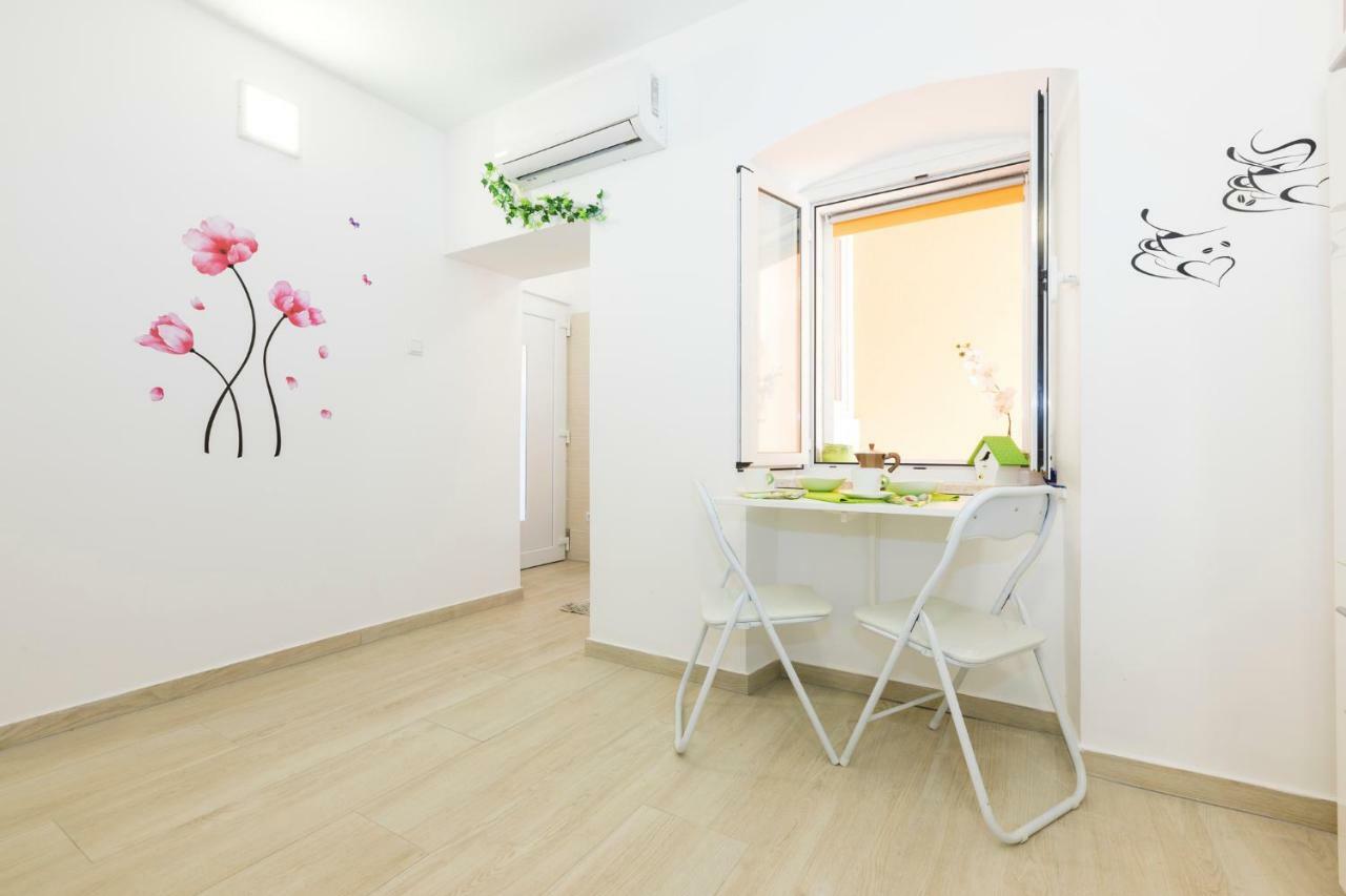 Apartments And Rooms Roberto B. วาลุน ภายนอก รูปภาพ