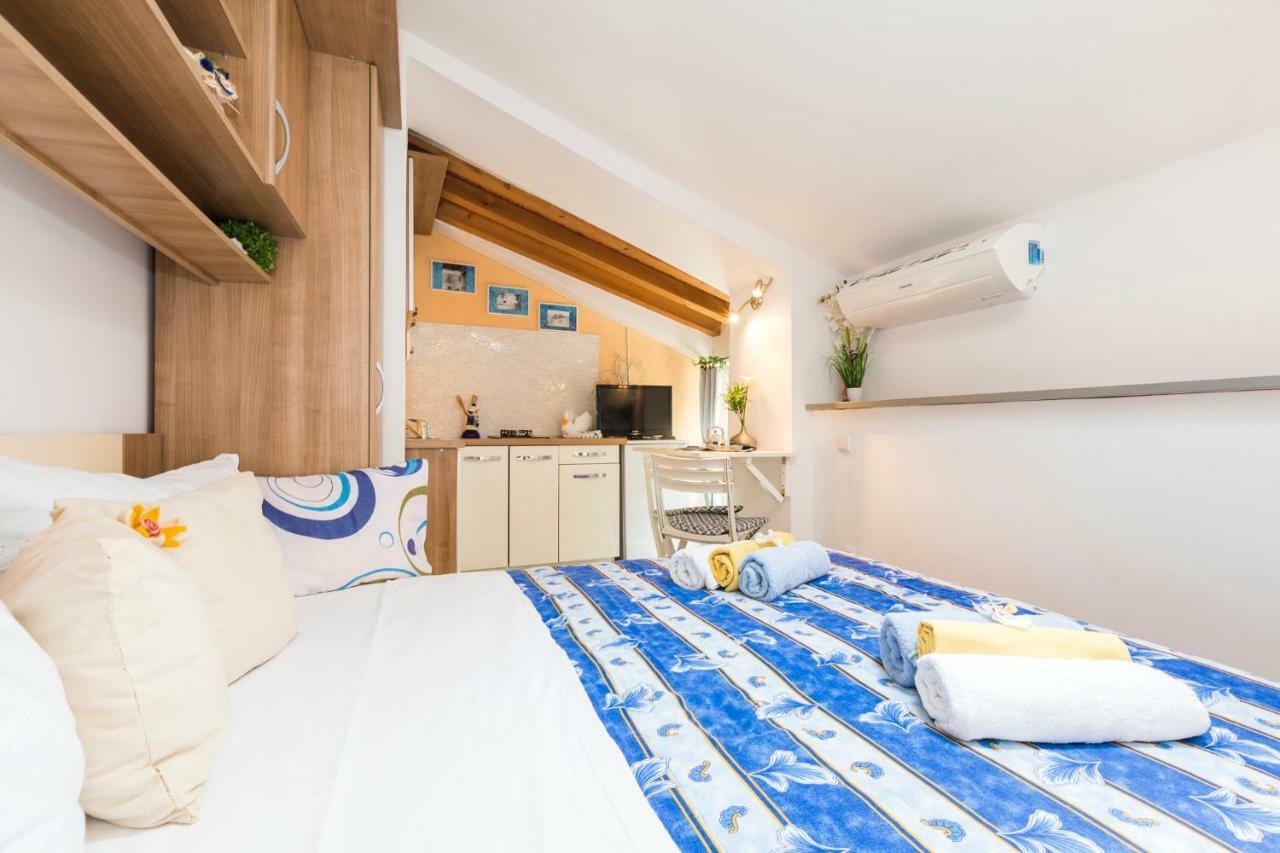 Apartments And Rooms Roberto B. วาลุน ภายนอก รูปภาพ